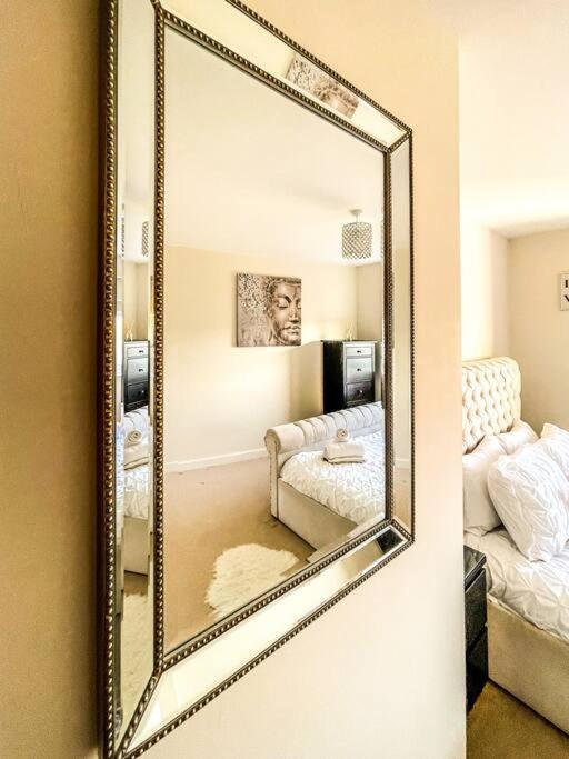 Soho Beach Apartment With Fabulous Sea View And 2 Minutes To The Beach With Free Parking And Netflix Bornemouth Extérieur photo