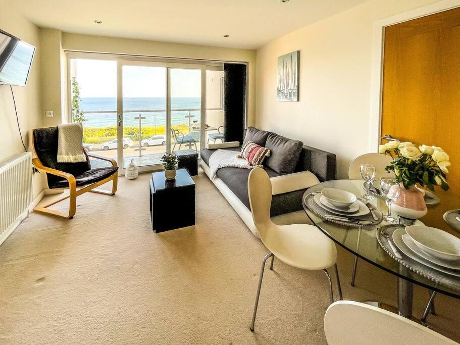 Soho Beach Apartment With Fabulous Sea View And 2 Minutes To The Beach With Free Parking And Netflix Bornemouth Extérieur photo